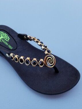"Brooke" Beautiful Crystal Flip Flops Sandals SUPER COMFY Sizes 6, 7, 8, & 10